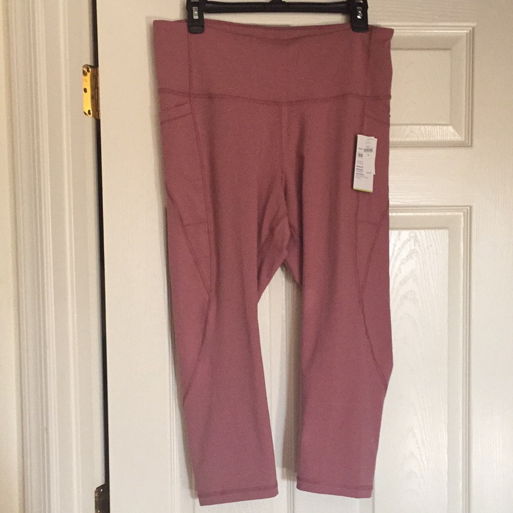 NWT Old Navy go dry crop leggings